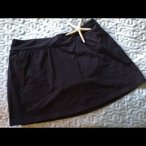 Land’s End black swim skort.  NWOT
